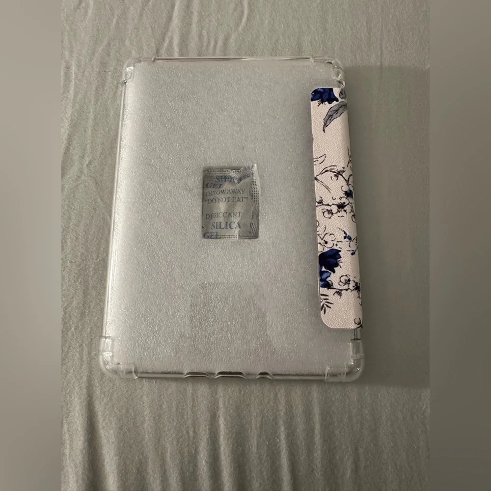 Moko Kindle Case- Blue/White Floral